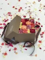 Rose Blanc - Box de Cravinas Coloridas