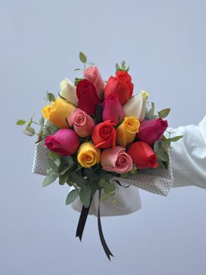 Buue de rosas coloridas scaled