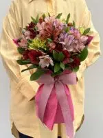 Minimalista - Buquê de Astromelias coloridas - Imagem 2