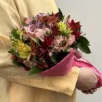 Minimalista - Buquê de Astromelias coloridas