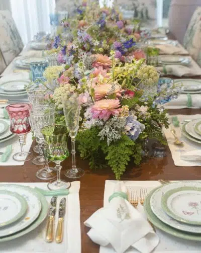 Dia de Ação de Graças: Conheça melhores flores para a decoração 3 Mesa decorada com flores para o dia de ação de graças no Brasil