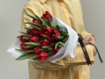 Vicenza - Buquê de 15 Tulipas Vermelhas - Imagem 2