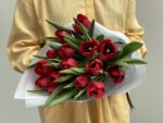 Vicenza - Buquê de 15 Tulipas Vermelhas - Imagem 3