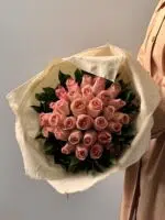 Mila - Buquê de 30 Rosas Cor-de-Rosas - Imagem 2