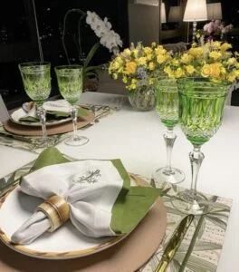 Vasos para mesa com flores que destacam a decoração 2 Mini-Rosa em vaso para mesa