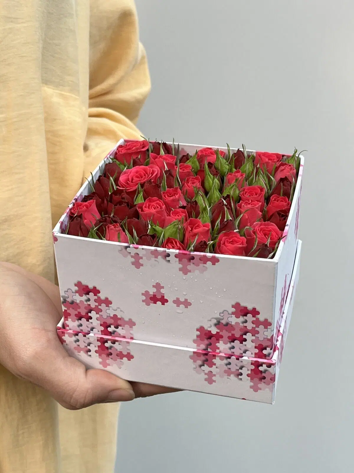 Love Me Tender - Box de Mini Rosas Vermelhas e Pink - Imagem 1