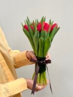 Poetisa - Buquê 12 Tulipas vermelhas
