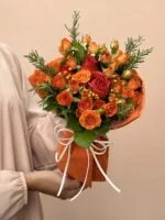 Atena - Mini Buquê de Mini Rosas e Rosas - Imagem 2