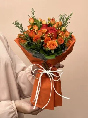 Atena - Mini Buquê de Mini Rosas e Rosas