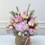 Blush - Arranjo com Hortênsias, Rosas e Mini Rosas