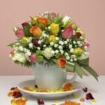 Caminito - Arranjo Miniatura de Mini Rosas Coloridas em Xícara