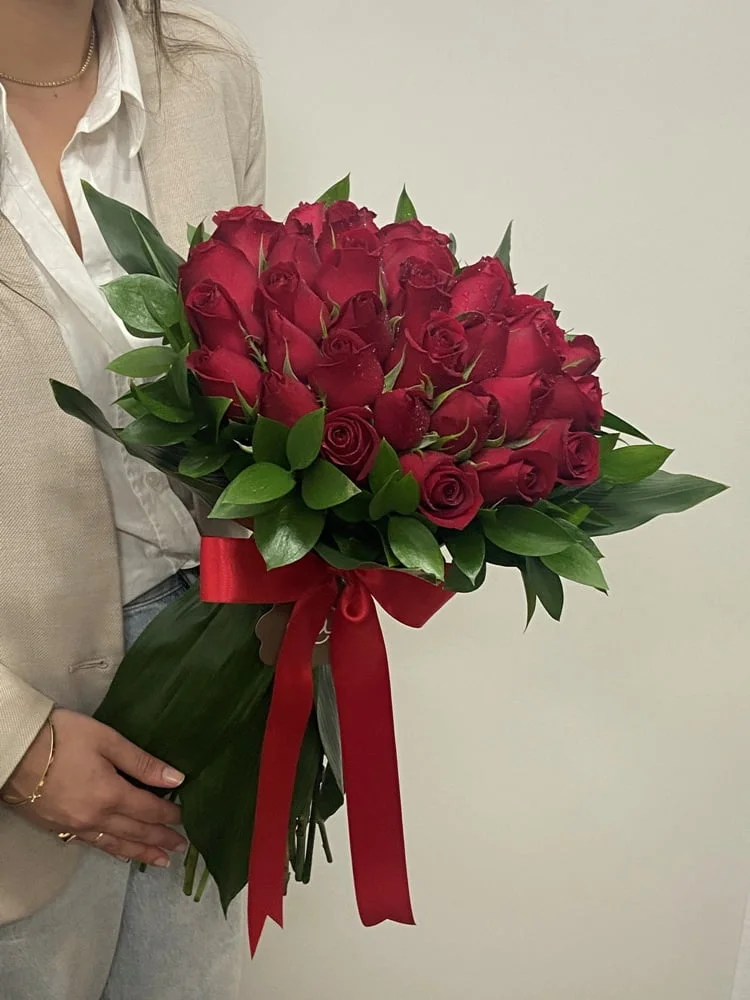 IMG-4688 Formosa - Buquê com 30 Rosas vermelhas - Imagem 1