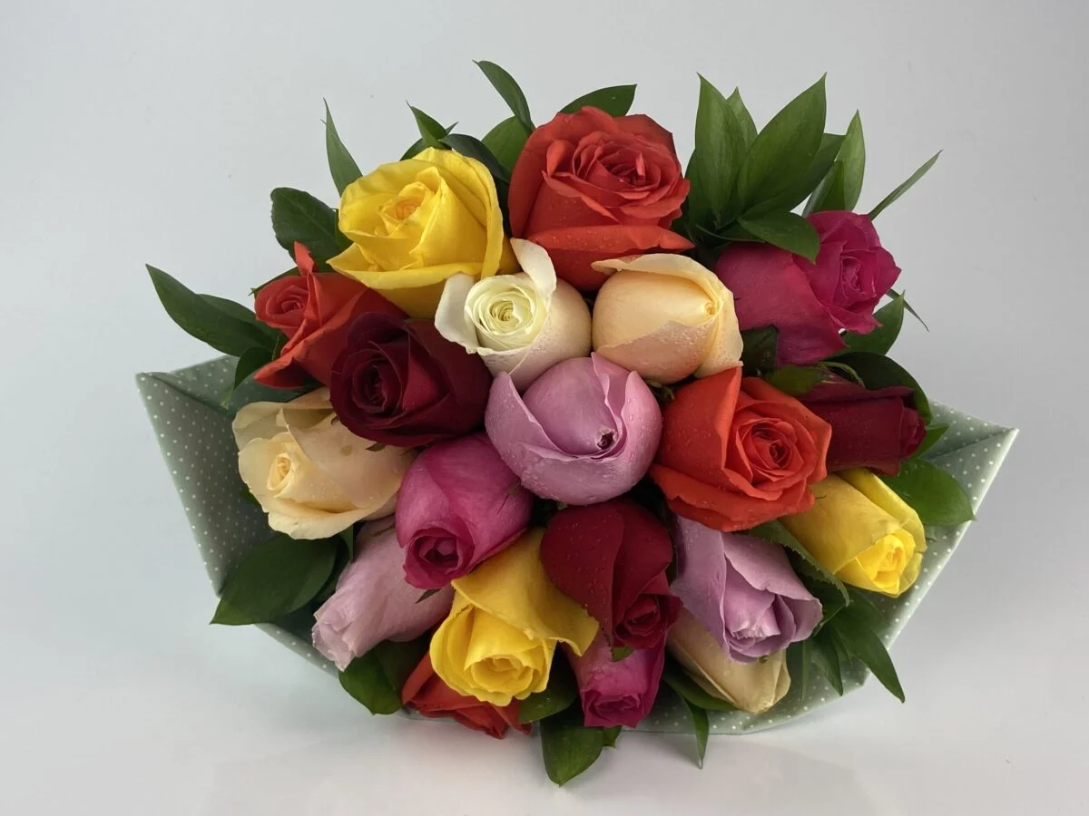 Fusion - Buquê com 18 Rosas coloridas - Imagem 2