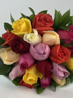 fusion buque com 18 rosas coloridas arquitetura das flores porto alegre 3 scaled