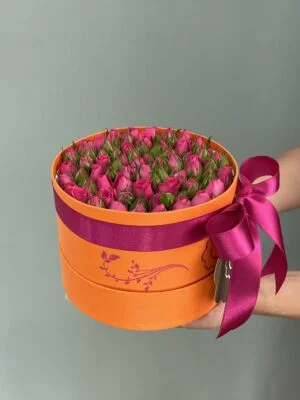 glinda arranjo box neon de mini rosas pink arquitetura das flores porto alegre scaled