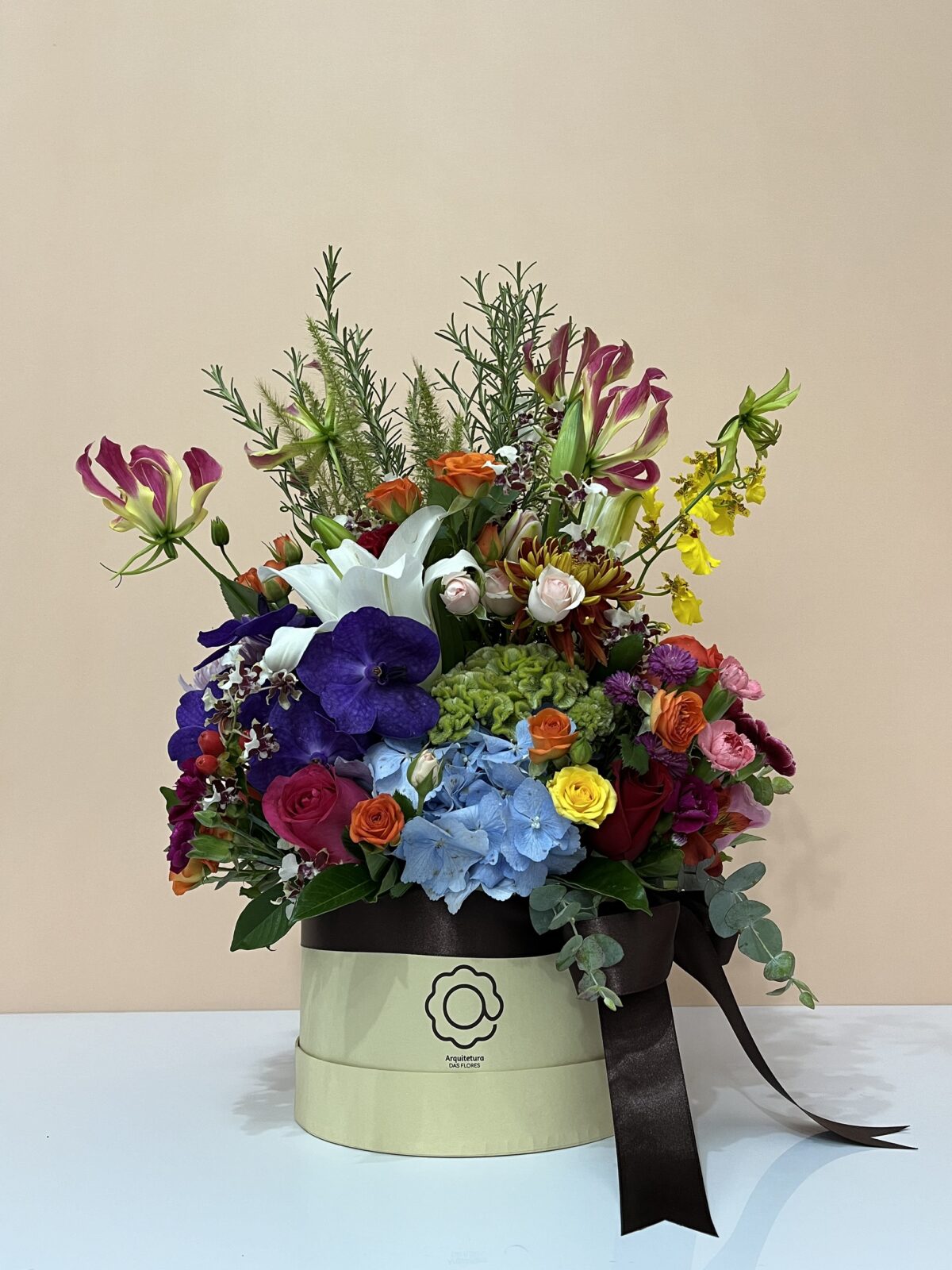 jolie arranjo box mix de flores nobres arquitetura das flores porto alegre scaled