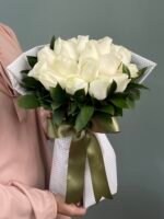 Ópera Garnier - Buquê de 18 Rosas Brancas