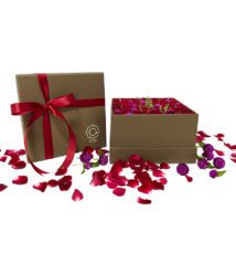 box personalizada com mini rosas vermelhas