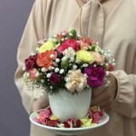 Gales - Arranjo Miniatura de Cravinas e Gypsophilas em xícara de chá