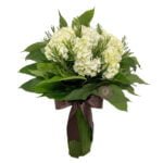 buquê de hortênsias brancas e alecrim