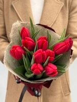 Rubro - Buquê com 10 Tulipas Vermelhas - Imagem 3