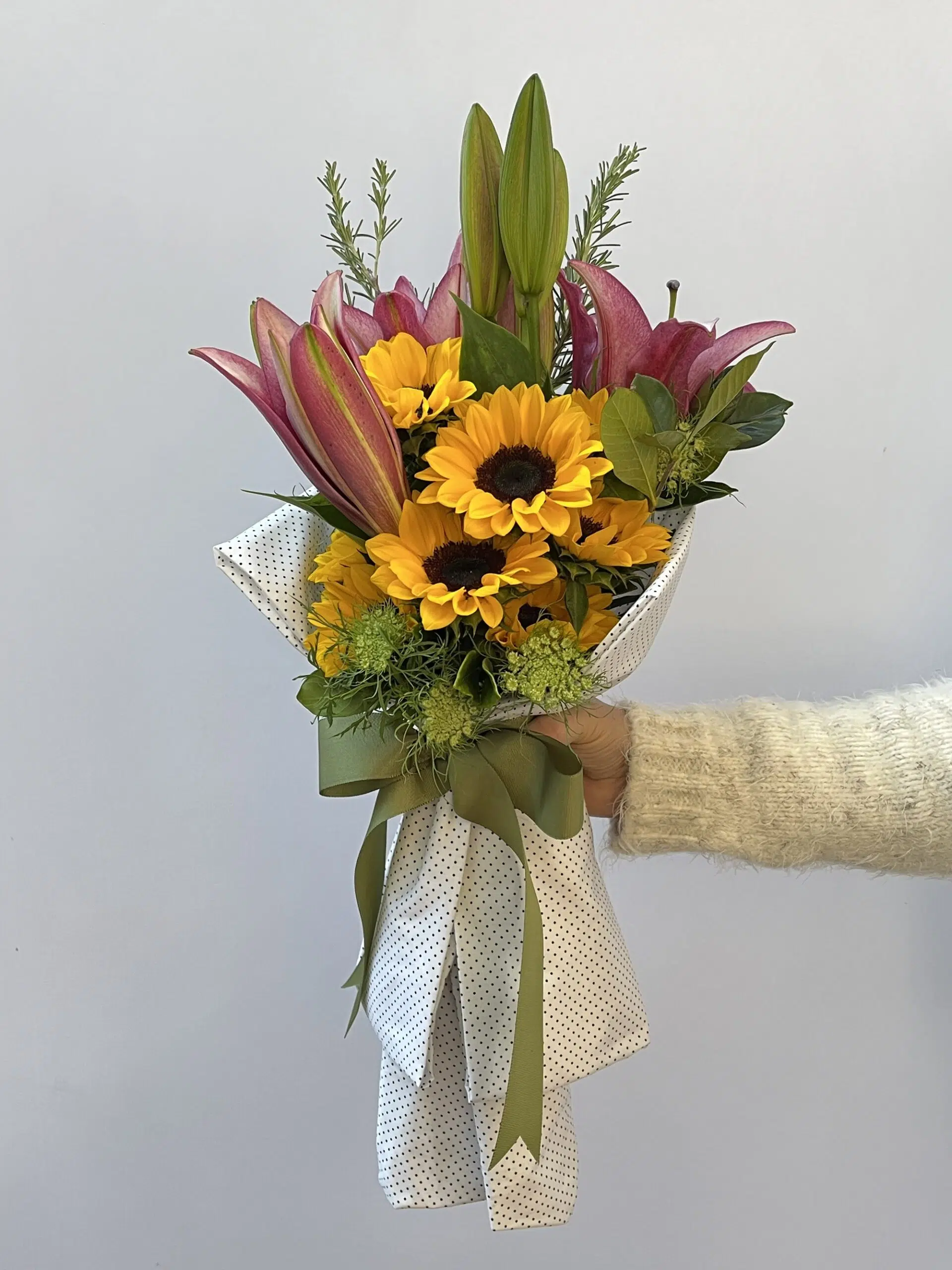 IMG_3084 Helio - Buquê de Girassois e Lirios - Imagem 1
