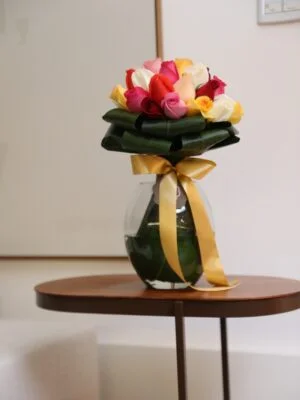 lit bateau buque com 25 rosas coloridas arquitetura das flores porto alegre 1