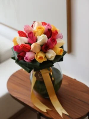 lit bateau buque com 25 rosas coloridas arquitetura das flores porto alegre 2
