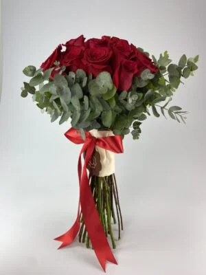 rubicon buque com 18 rosas vermelhas colombianas arquitetura das flores porto alegre 1 scaled