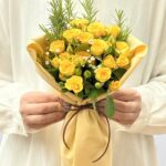 Camille Claudel - Mini Buquê de Mini Rosas Amarelas