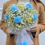 Principe Henri - Buquê de Gypsophilas e Pompons