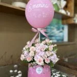 Balão Mágico - Arranjo de Mini Rosas e Hortensia