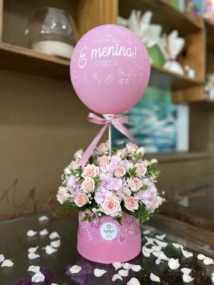 Balão Mágico - Arranjo de Mini Rosas e Hortensia