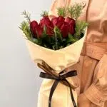 Marilym - Buquê com 07 Rosas Vermelhas