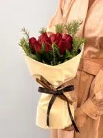 Marilym - Buquê com 07 Rosas Vermelhas