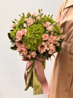 Vogue - Buquê de Hortênsias e Cravinas