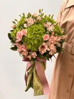 Vogue - Buquê de Hortênsias e Cravinas