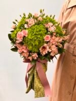 Vogue - Buquê de Hortênsias e Cravinas