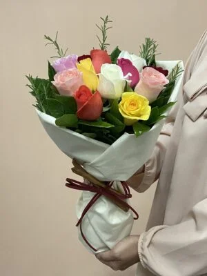 liz taylor buque de 12 rosas coloridas arquitetura das flores porto alegre