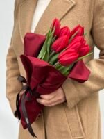Burning love - Buquê de 10 Tulipas Vermelhas