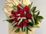 Kiss me Quick - Buquê de 12 Rosas e Verônicas