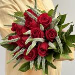 Kiss me Quick - Buquê de 12 Rosas e Verônicas