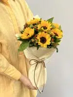 Little Tiger - Buquê de Girassóis e Hypericums - Imagem 2