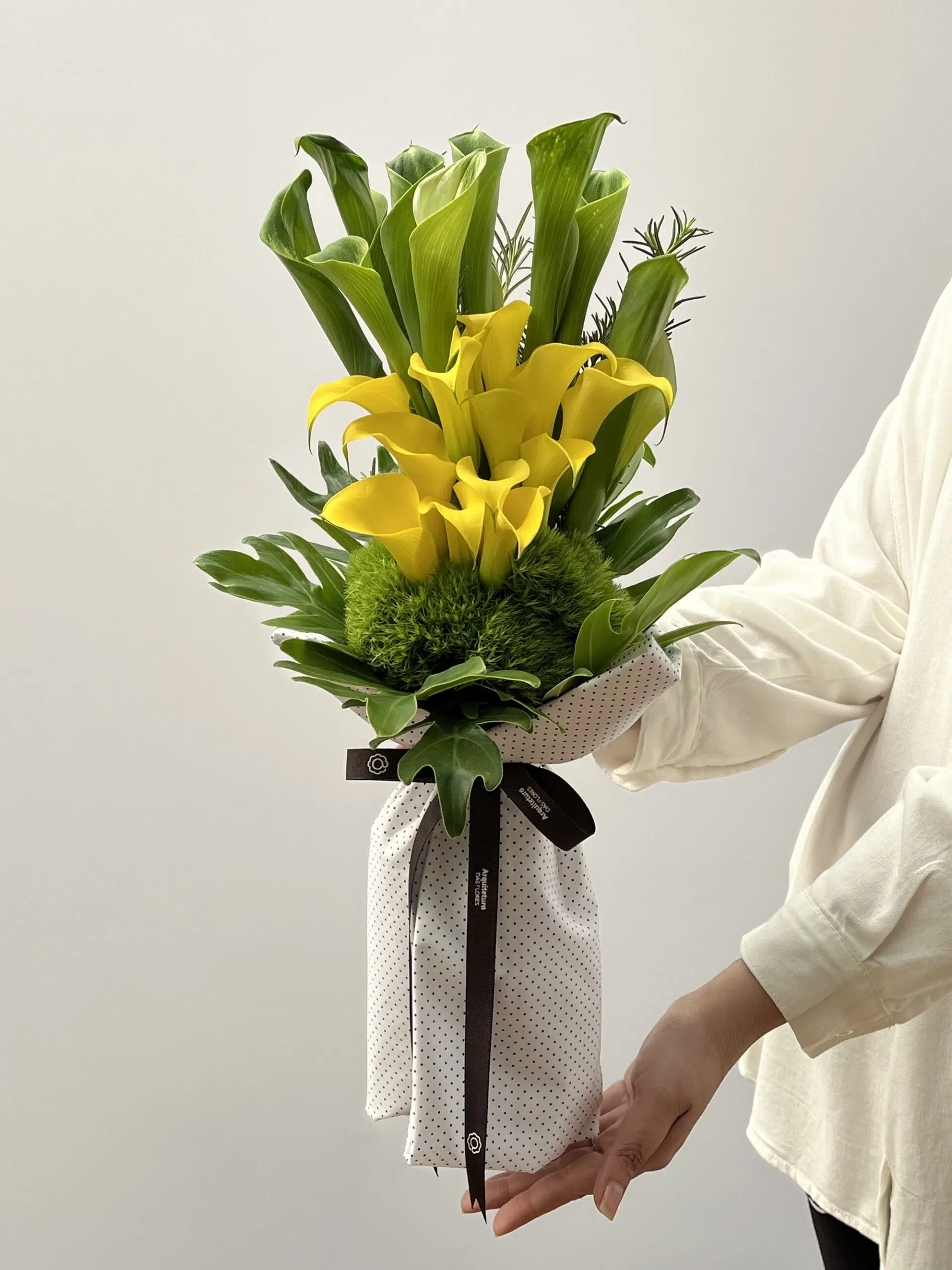 Floricultura online, Delivery de flores, Floricultura Porto Alegre Gálata - Buquê de Callas Verdes e Amarelas - Imagem 1