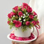 La Cite - Arranjo em xícara de mini rosas pink