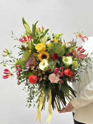 Sweet Bloom - Buquê com Flores Variadas