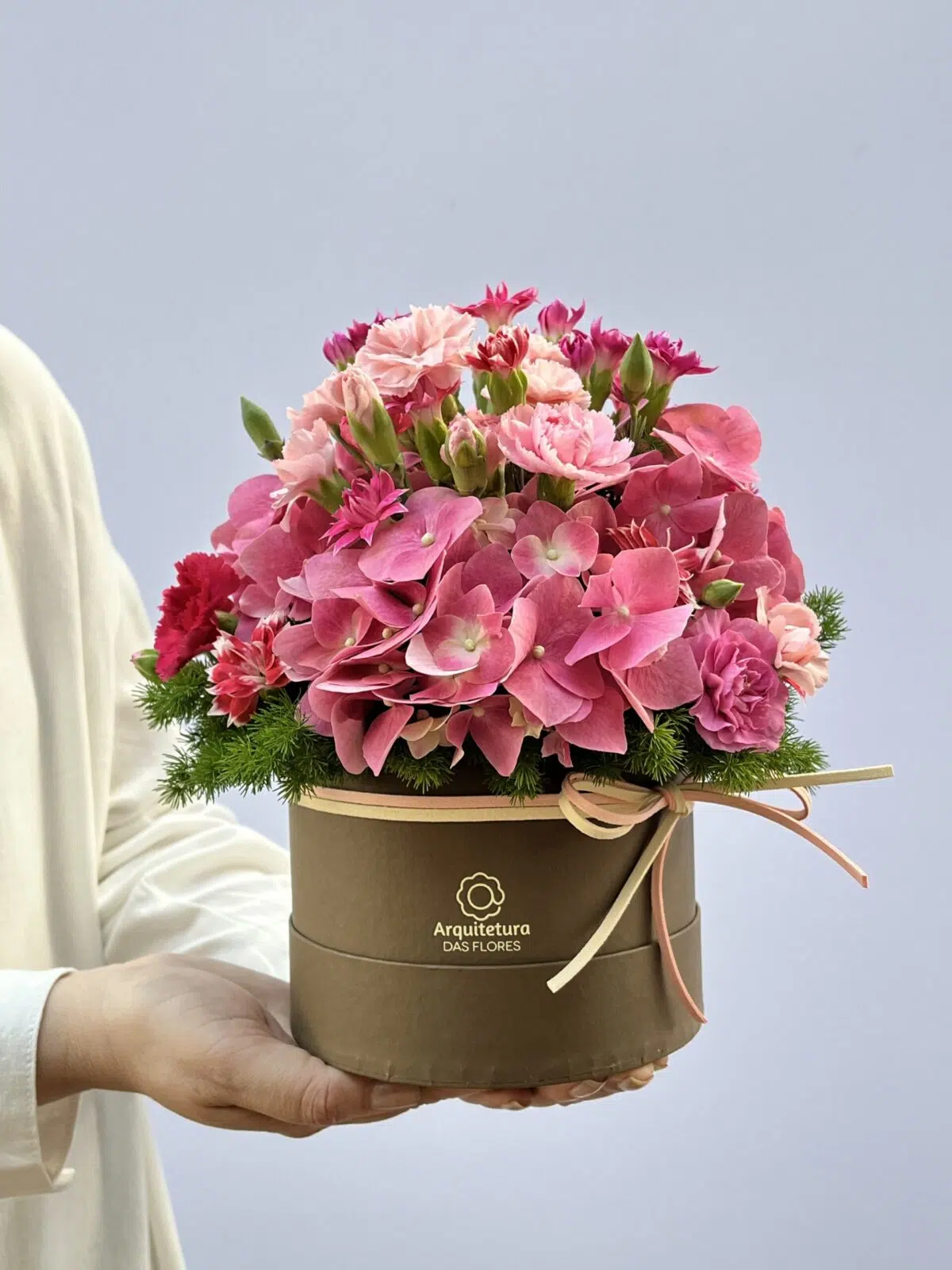 Charlotte - Arranjo de Hortênsia e Cravina - Imagem 1
