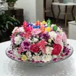 Colorful Cake - Arranjo em forma de Bolo de Cravinas Coloridas