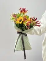 Lafayette - Buquê de Girassóis e Gloriosas