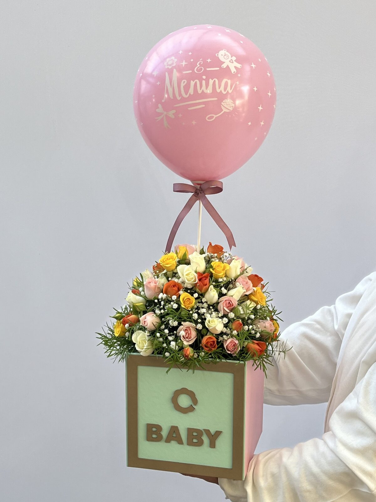 Candy Girl - Arranjo de Mini Rosas e Balão - Imagem 1